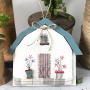 Patchwork kit Mini 'blue roof' barn  - Ktba2  