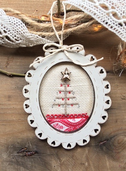 Crosstitch chart Mini Christmas oval frame - TC12A  